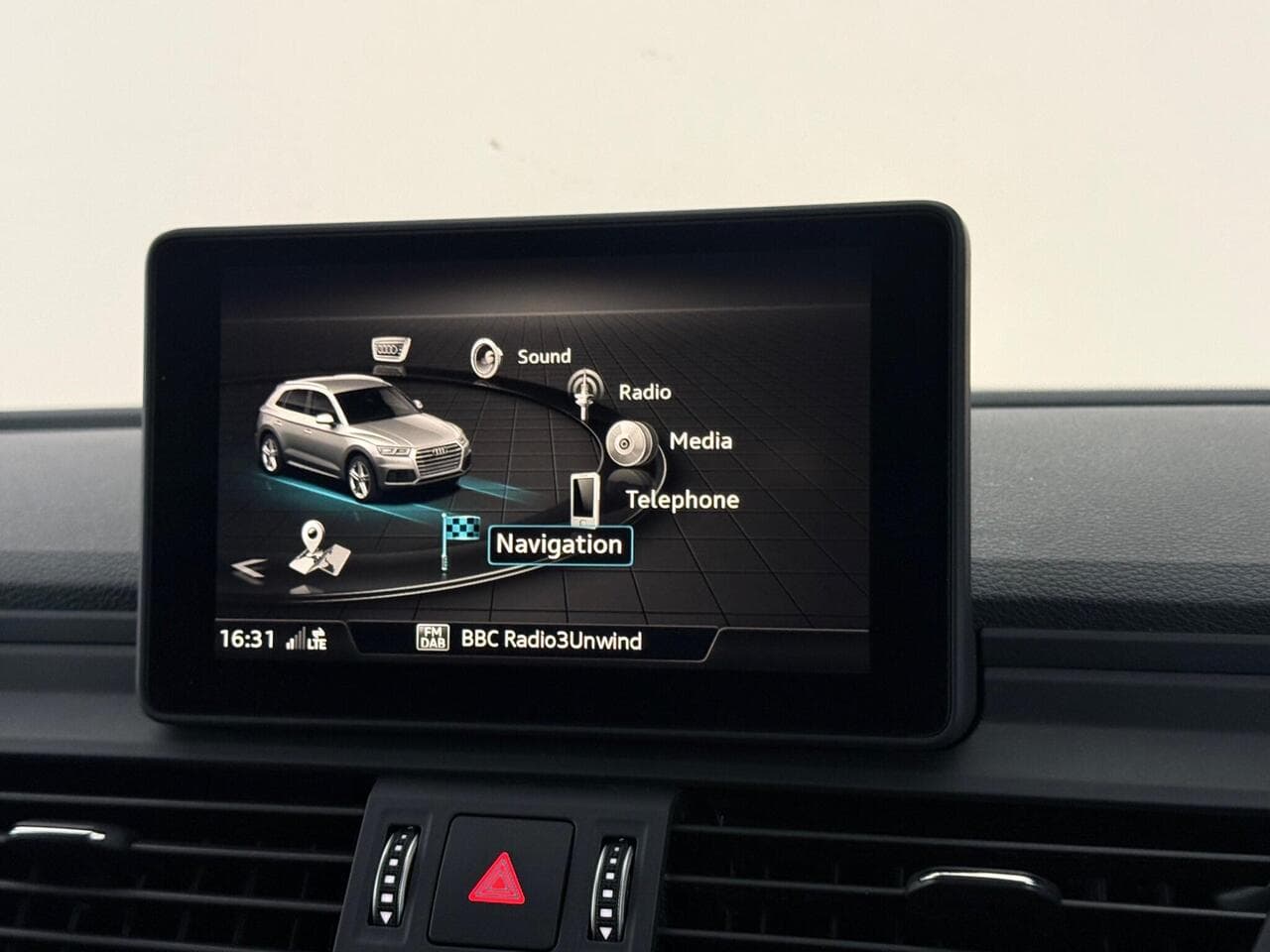 Audi Q5 thumbnail Infotainment System