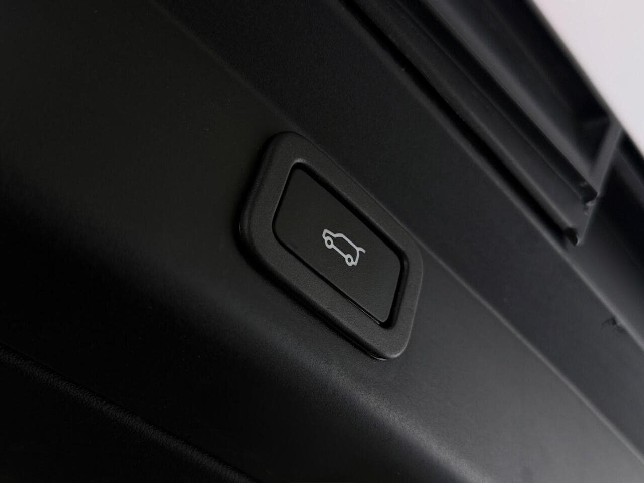 Jaguar I-PACE thumbnail Misc Controls
