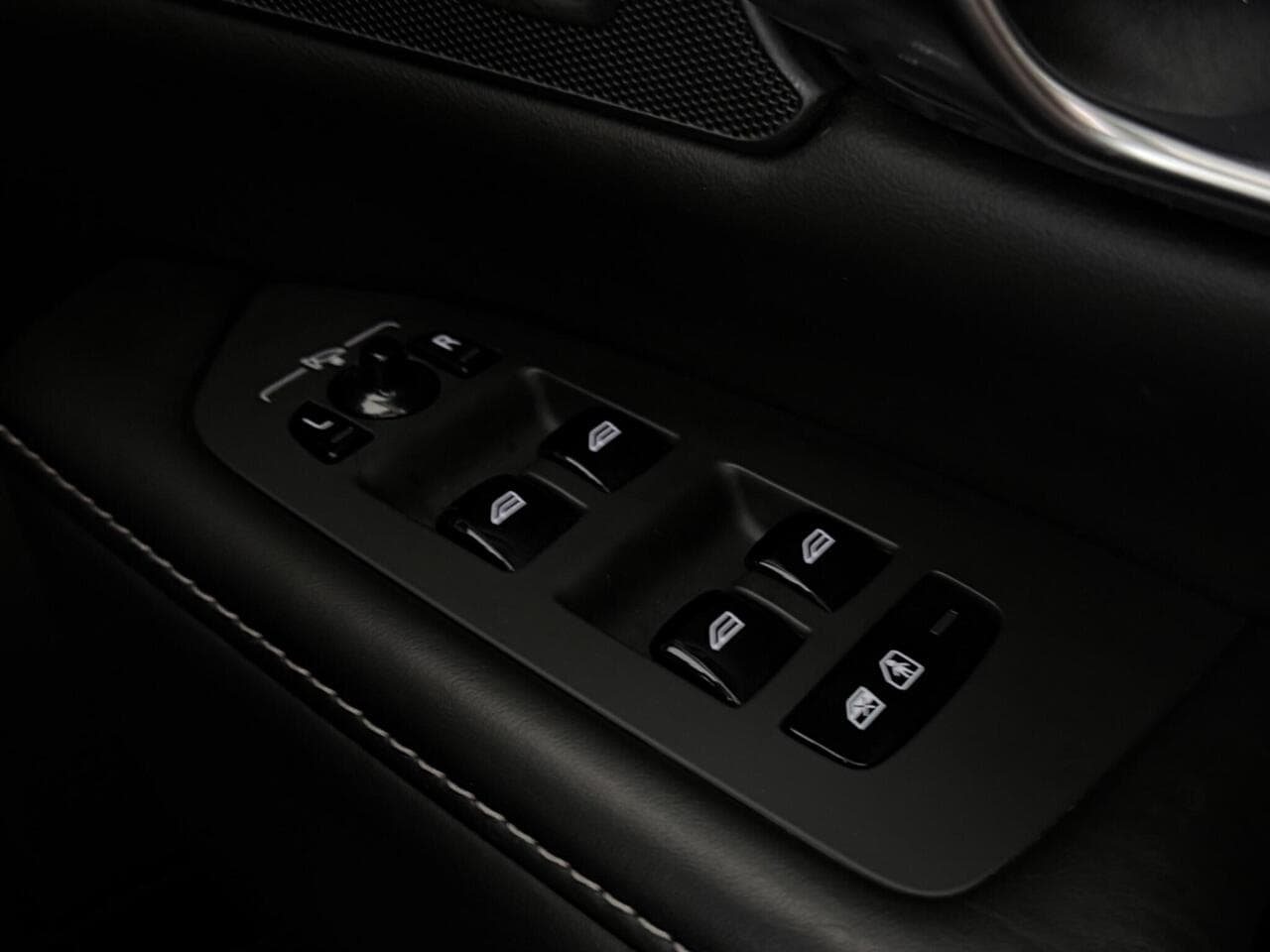 Volvo V90 thumbnail Misc Controls