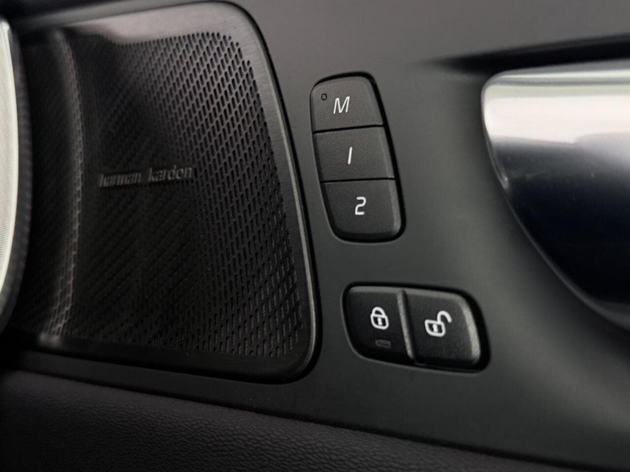 Volvo XC60 thumbnail Misc Controls