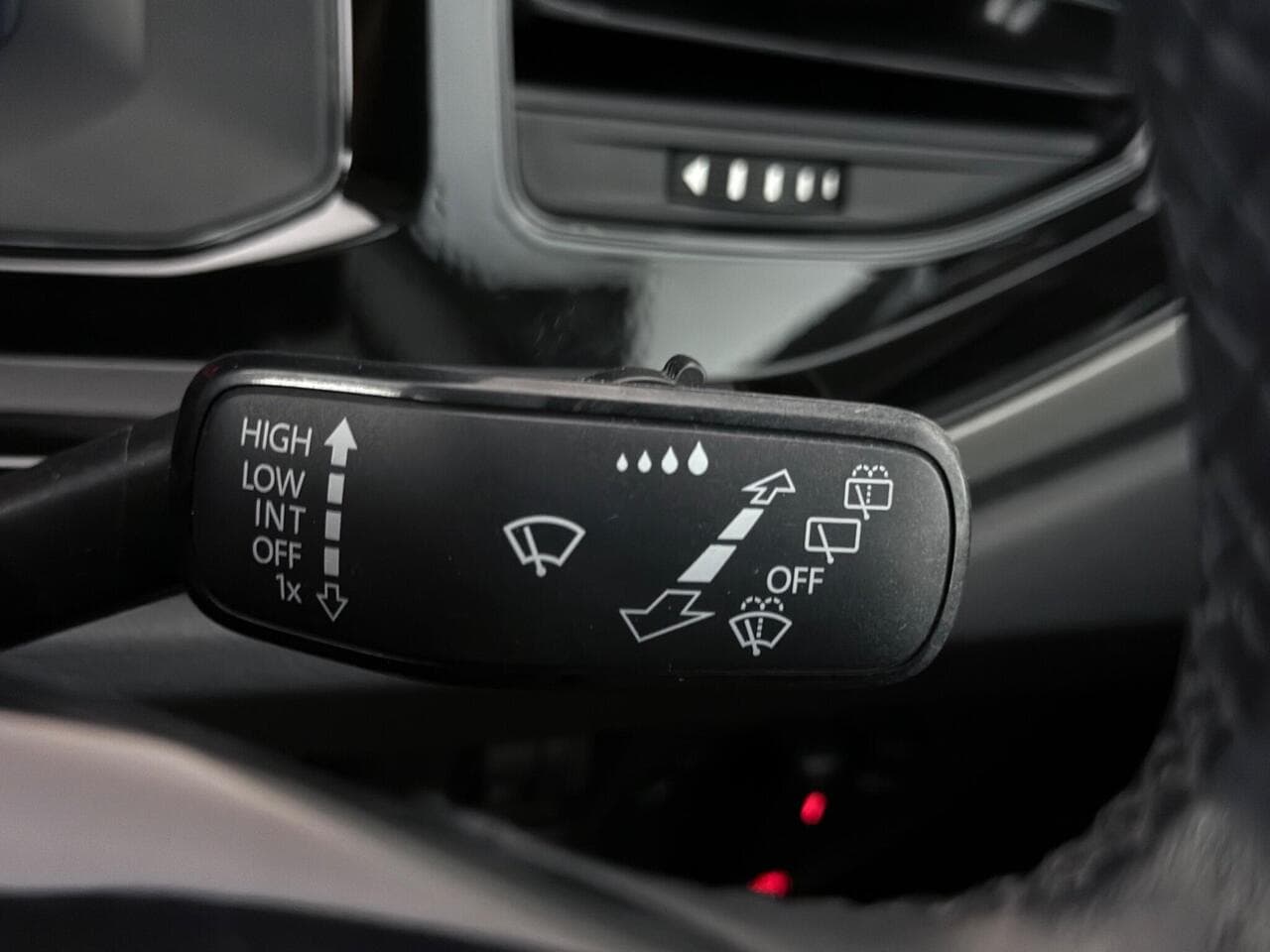 Volkswagen Polo thumbnail Misc Controls