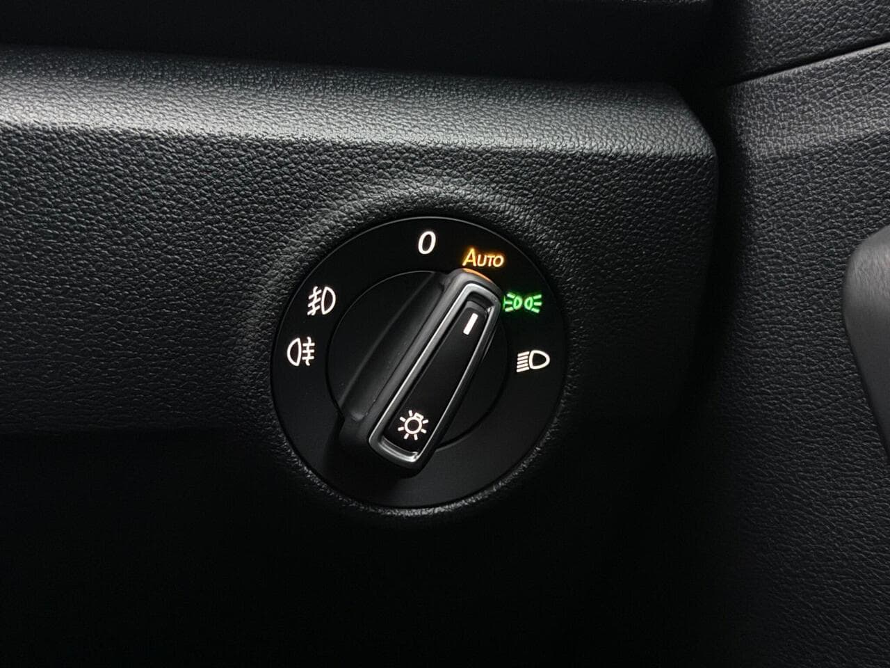 Volkswagen T-Roc thumbnail Misc Controls