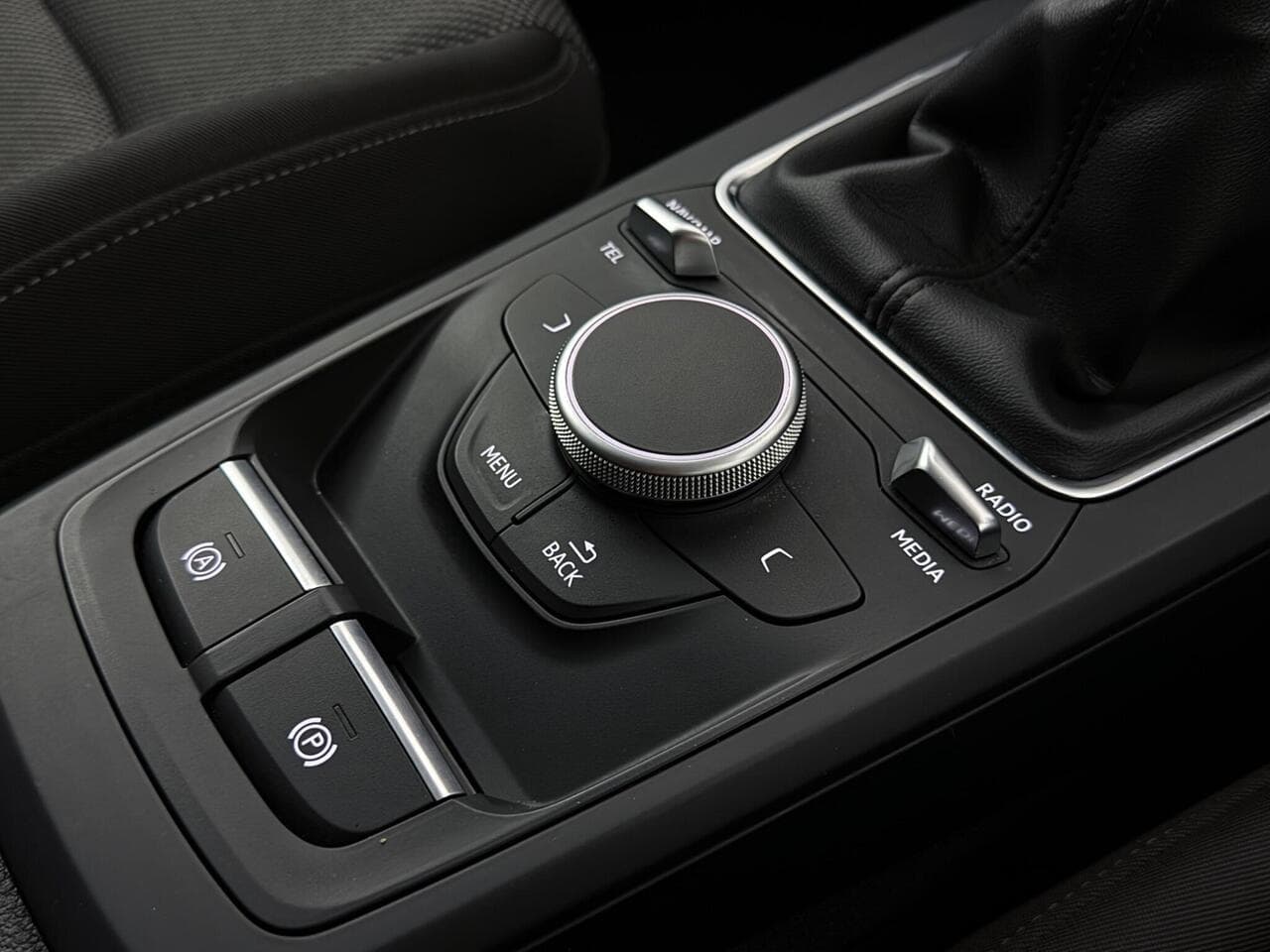 Audi Q2 thumbnail Misc Controls