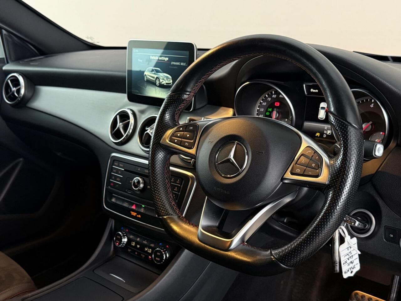 Mercedes-Benz GLA thumbnail Steering Wheel