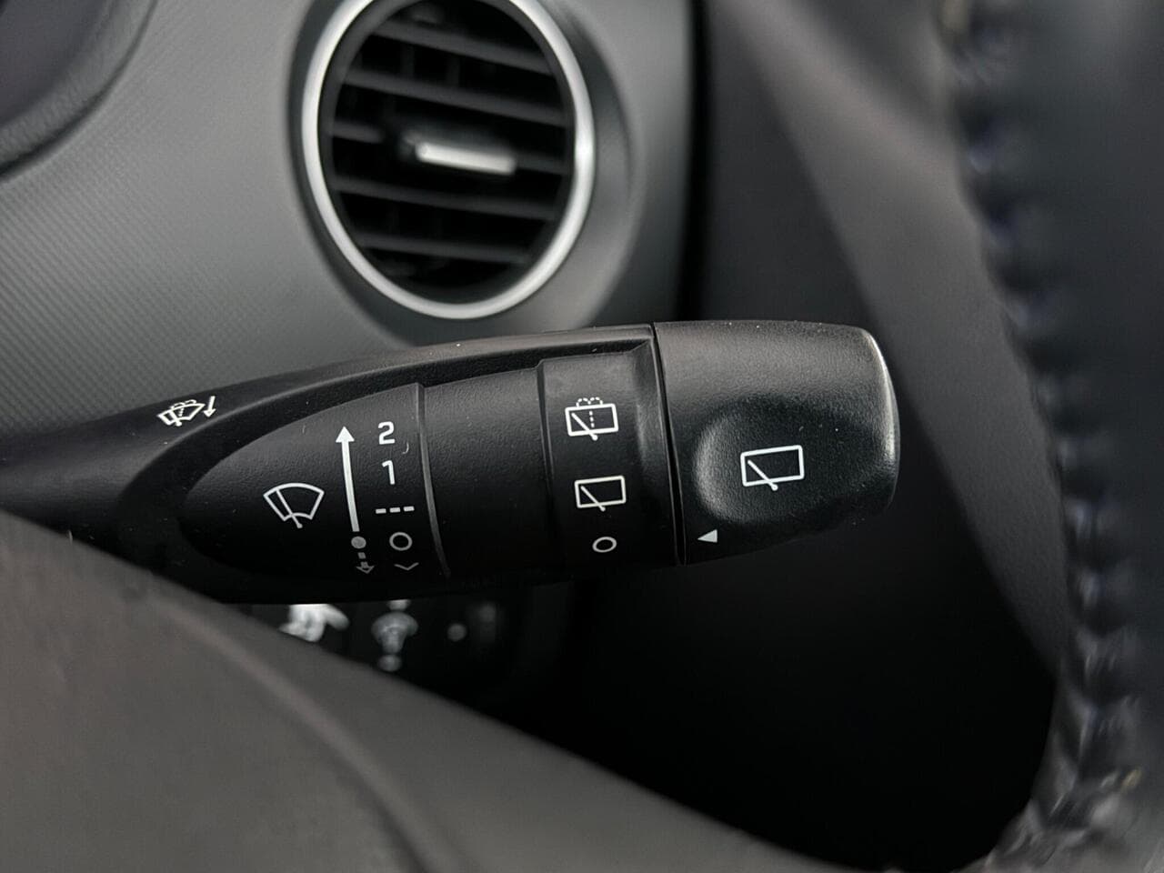 Hyundai i10 thumbnail Misc Controls