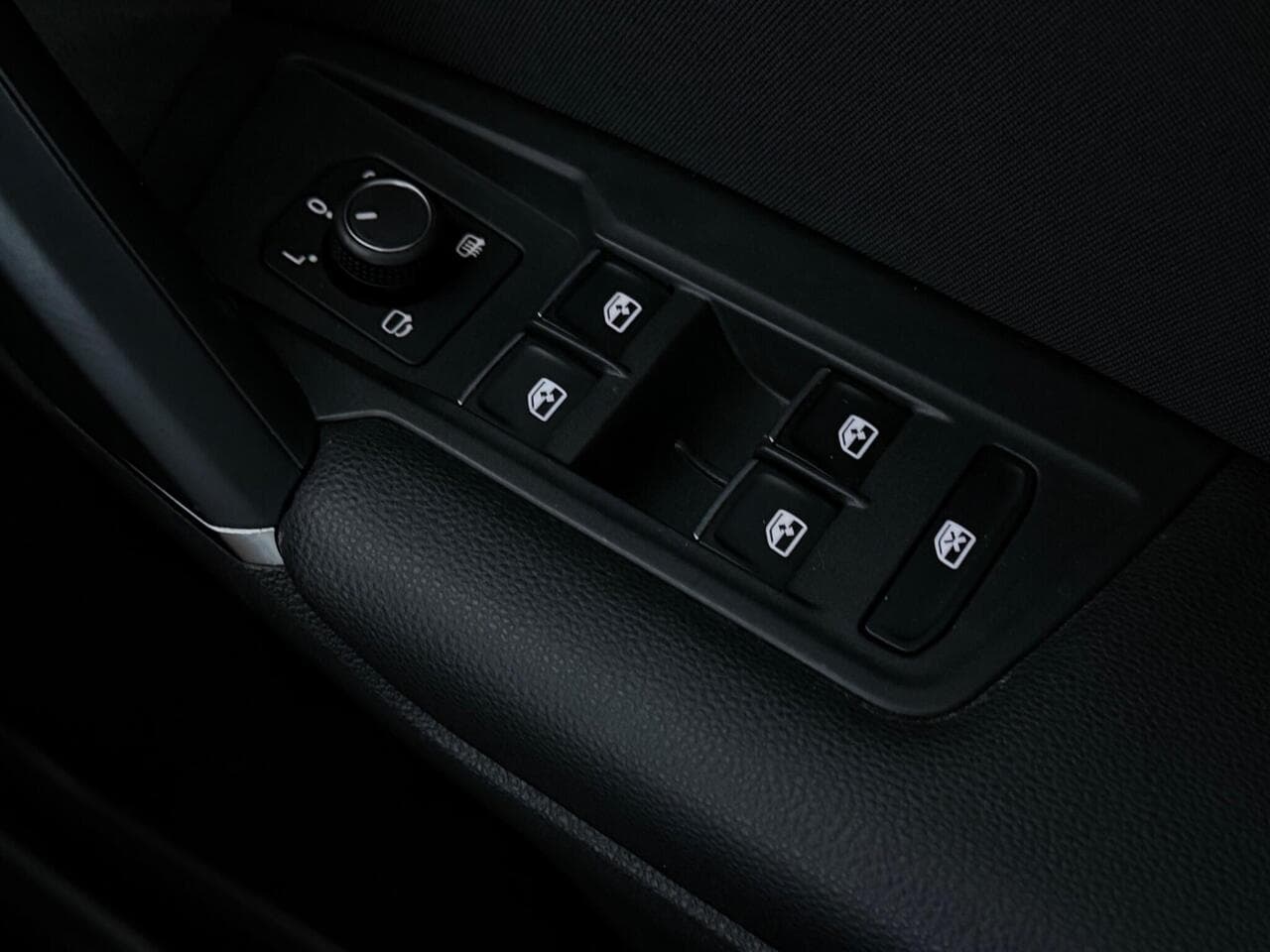 Volkswagen Tiguan thumbnail Misc Controls