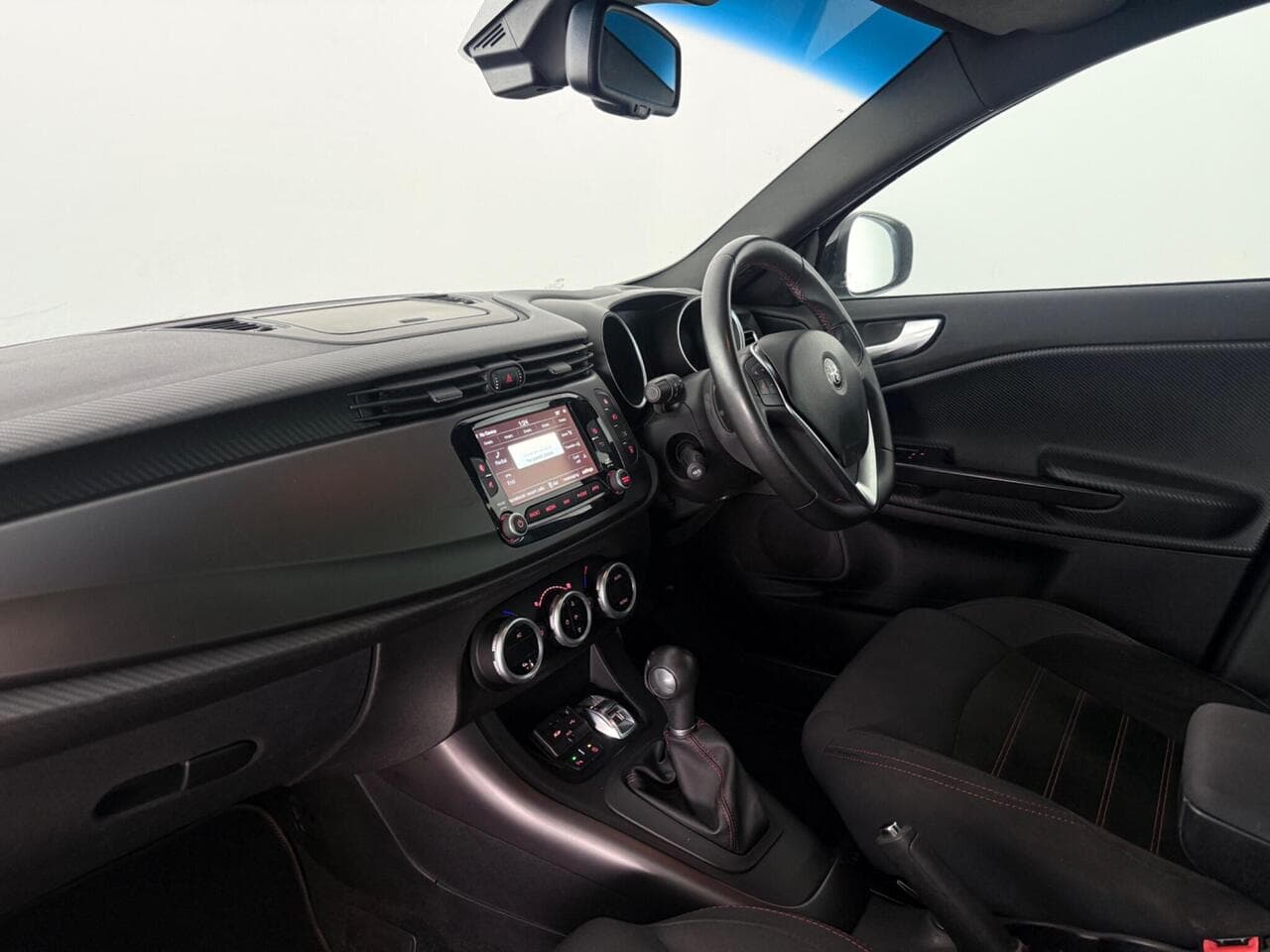Alfa Romeo Giulietta thumbnail Interior Front