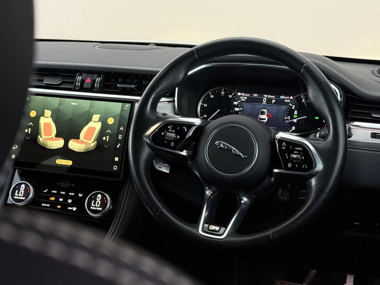 Jaguar F-PACE thumbnail Interior Front