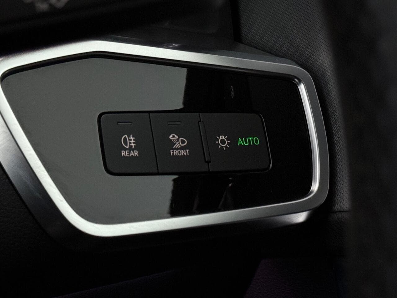 Audi A6 Saloon thumbnail Misc Controls