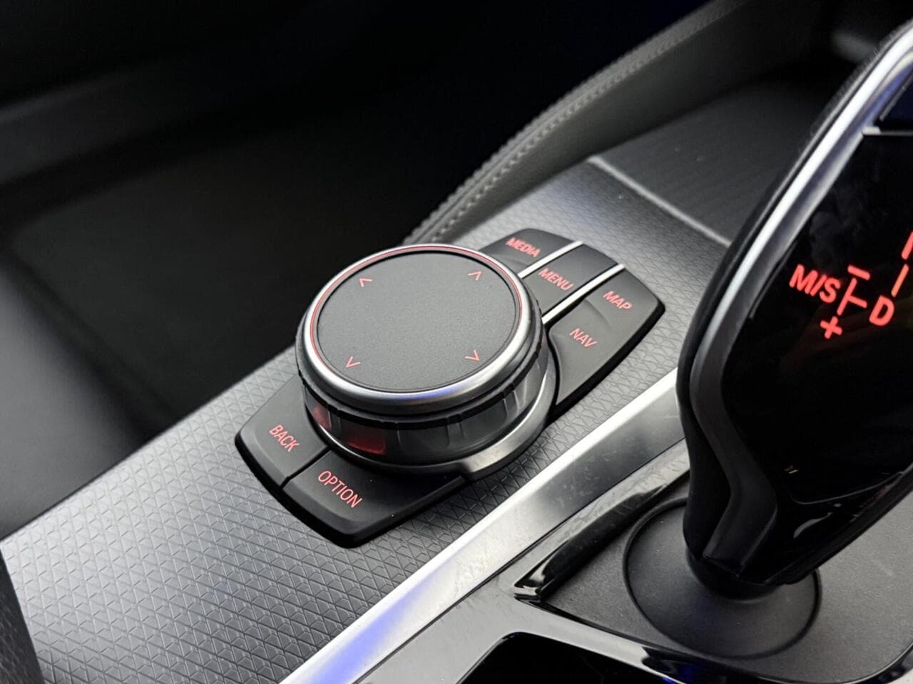 BMW 5 Series thumbnail Interior Front