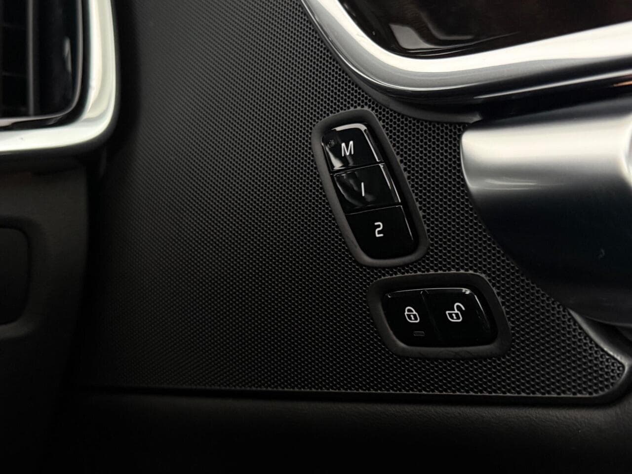 Volvo V90 thumbnail Misc Controls