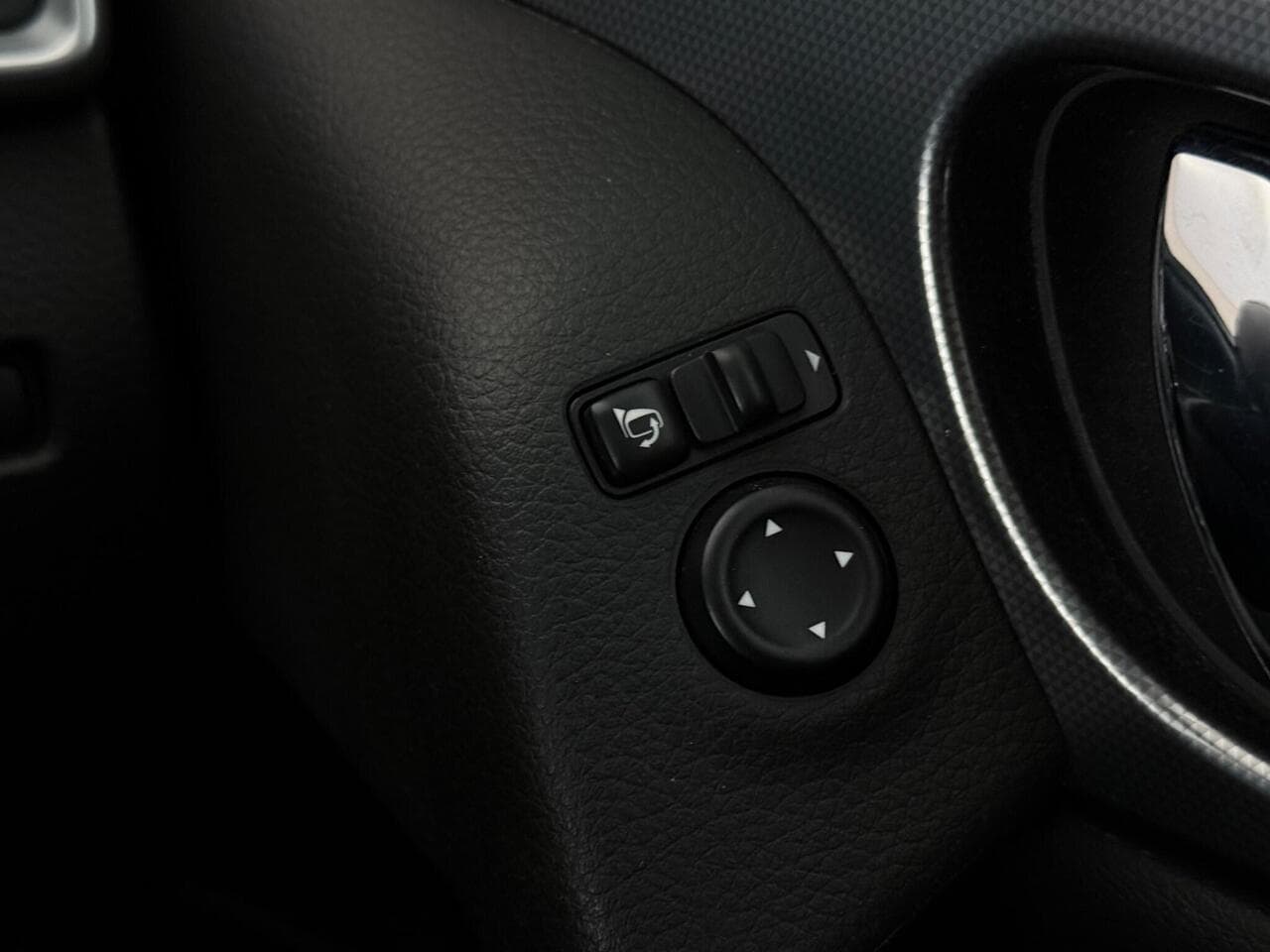 Nissan Qashqai thumbnail Misc Controls