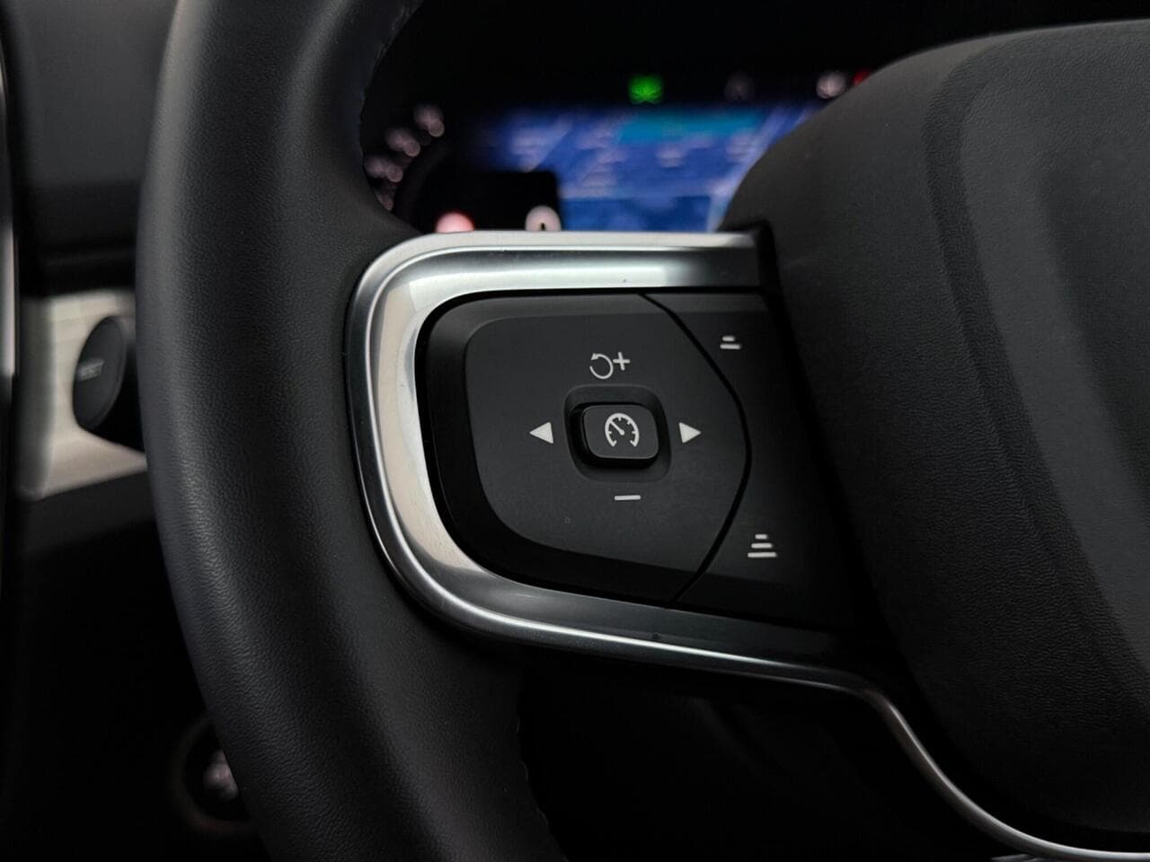 Volvo XC40 thumbnail Misc Controls