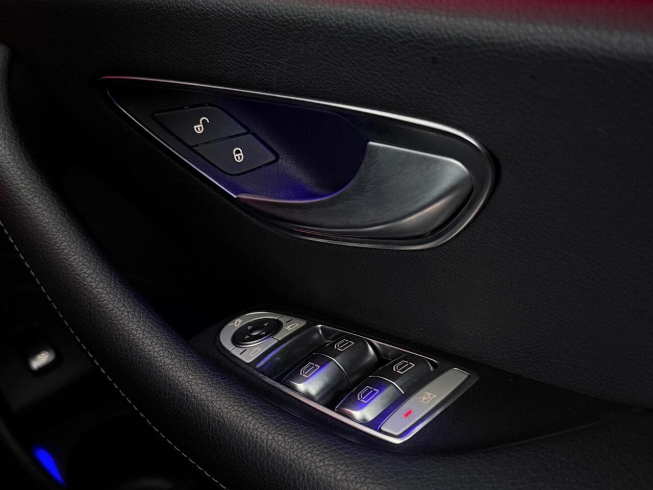Mercedes-Benz E Class thumbnail Misc Controls