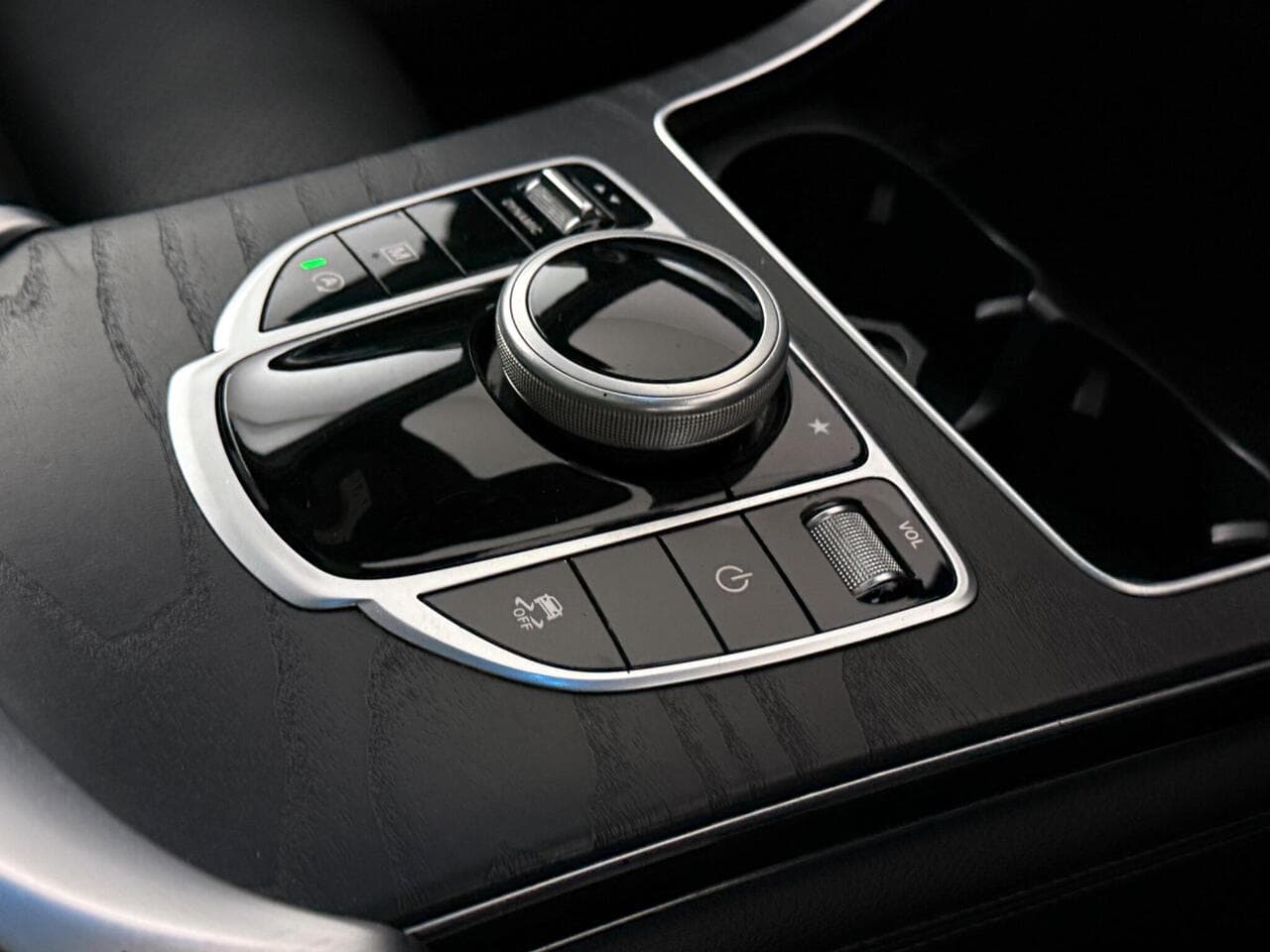 Mercedes-Benz GLC thumbnail Misc Controls