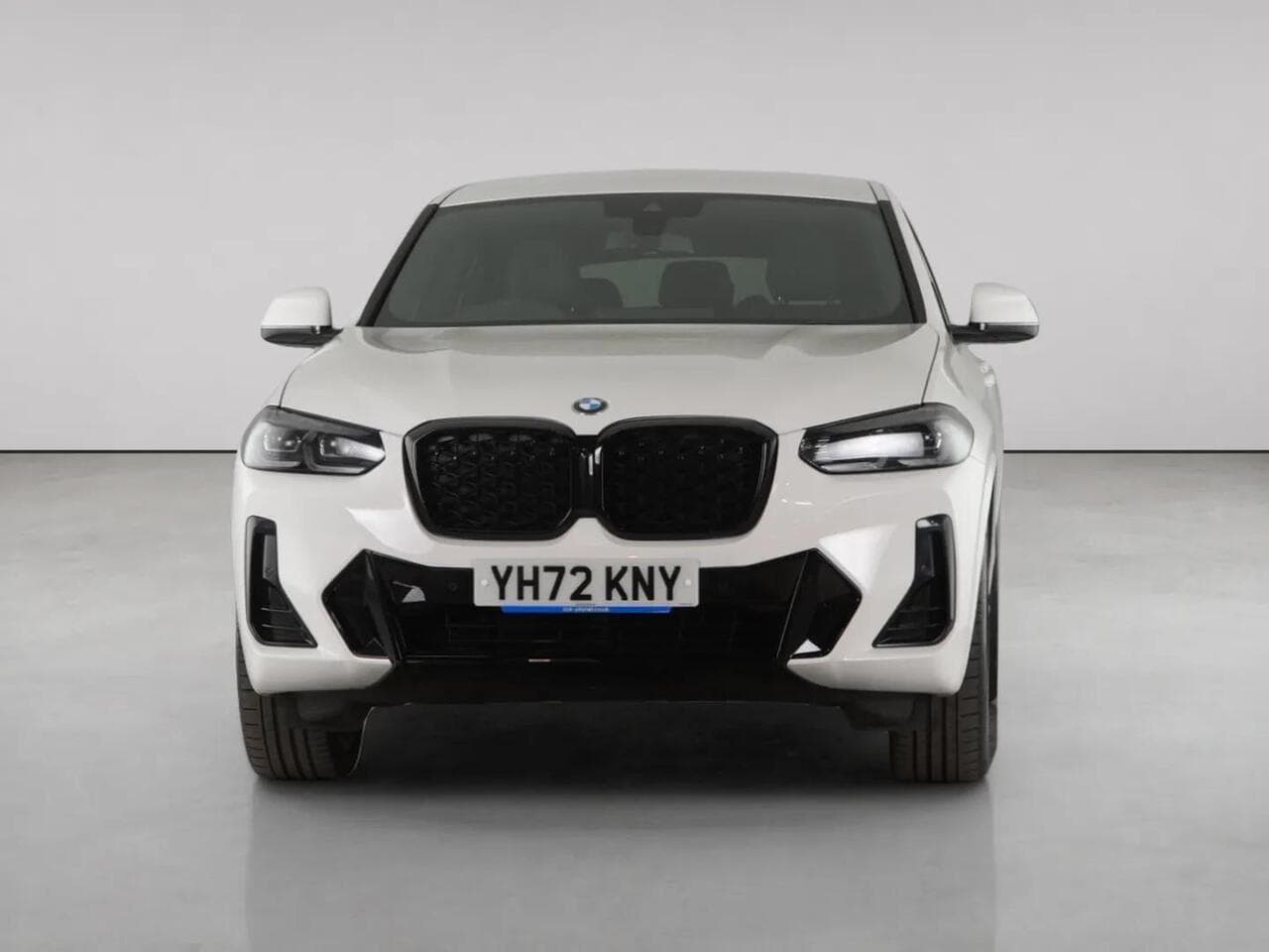 BMW X4 thumbnail Front