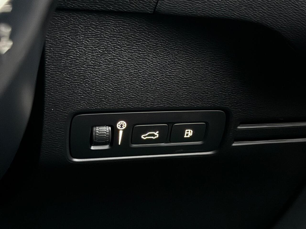 Volvo XC40 thumbnail Misc Controls