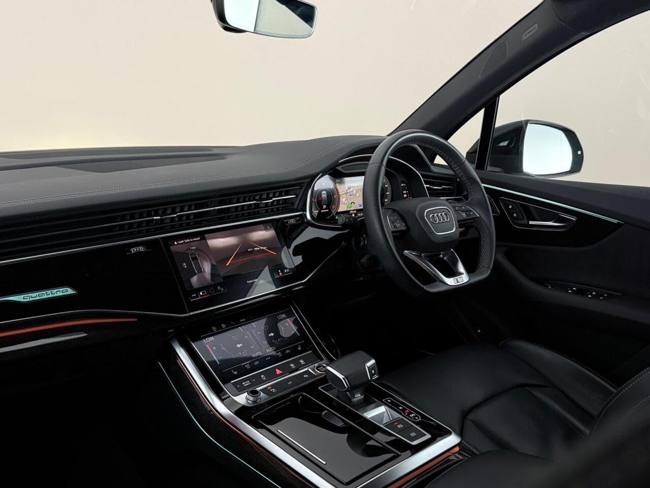 Audi Q7 thumbnail Interior Front