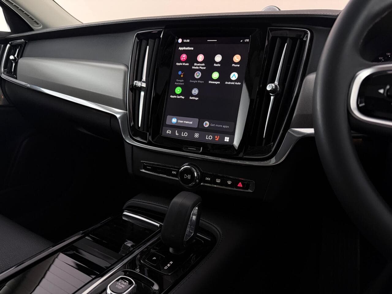 Volvo S90 thumbnail Infotainment System