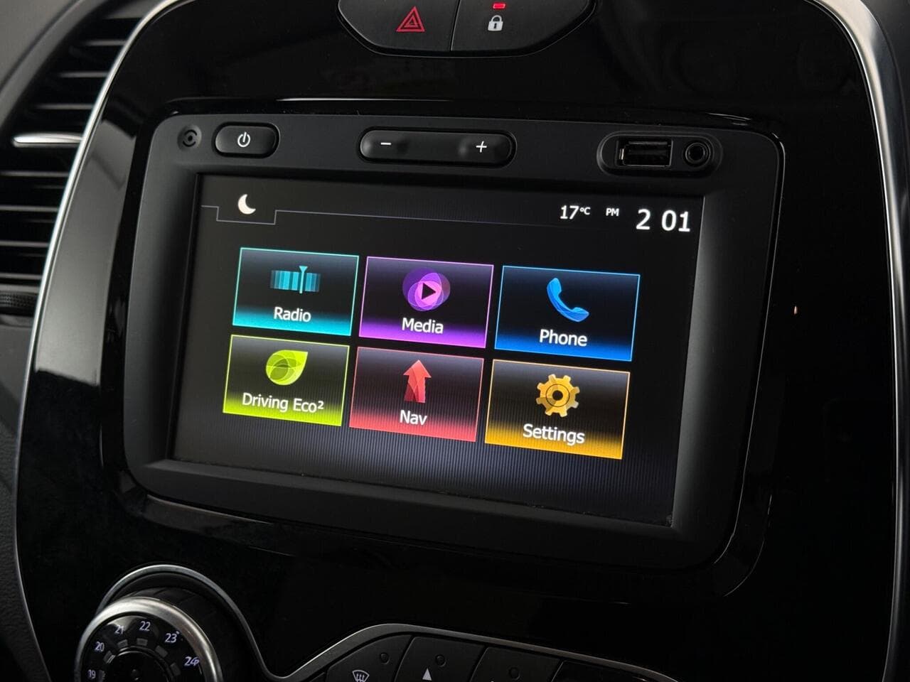 Renault Captur thumbnail Infotainment System
