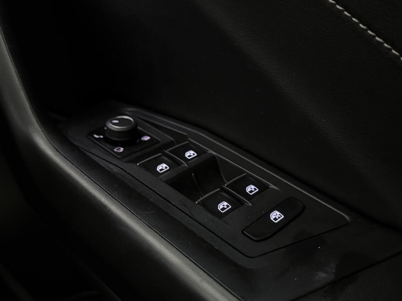 Volkswagen T-Roc thumbnail Misc Controls