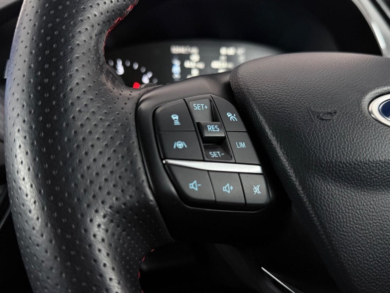 Ford Focus thumbnail Misc Controls