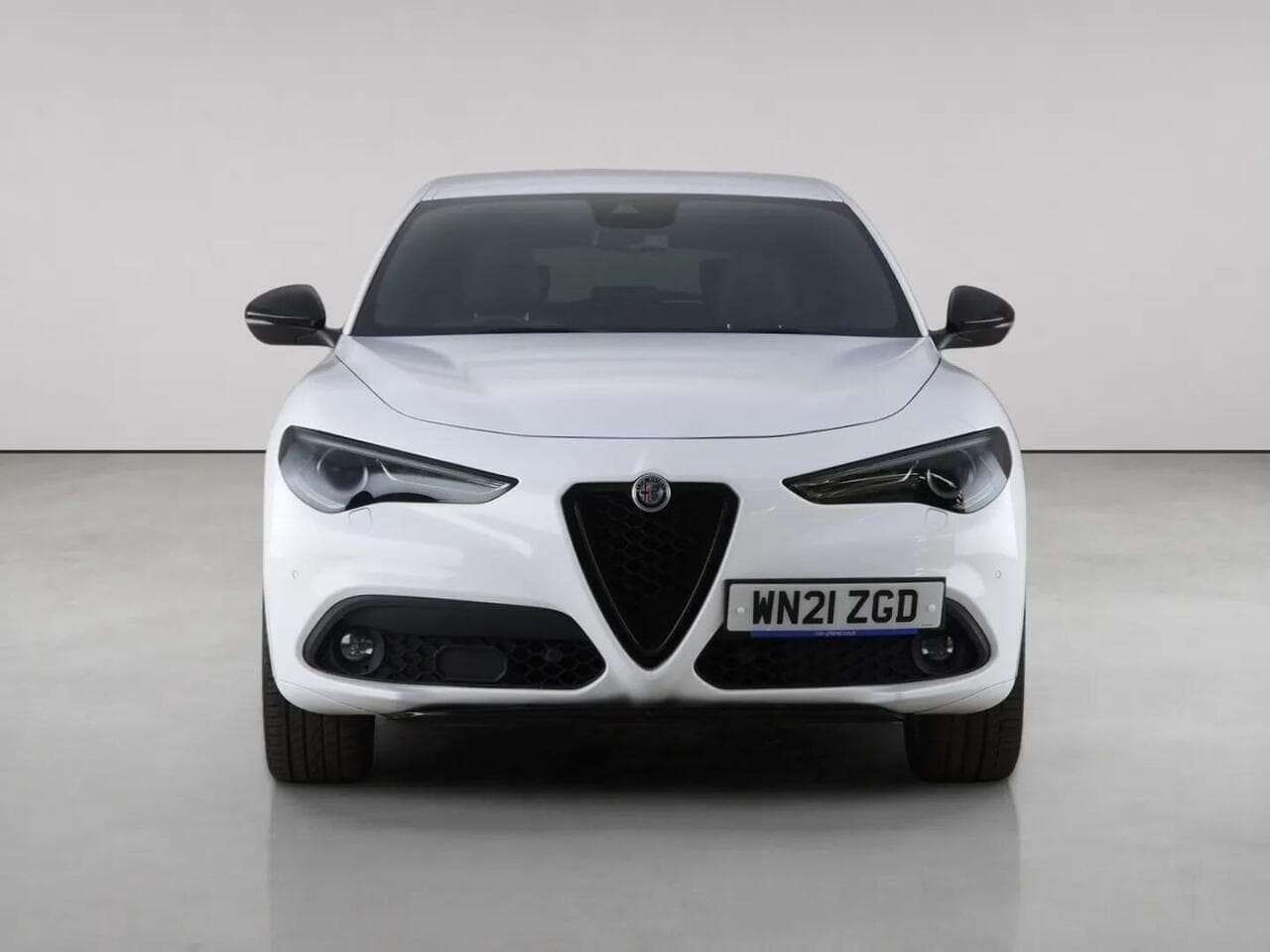 Alfa Romeo Stelvio thumbnail Front