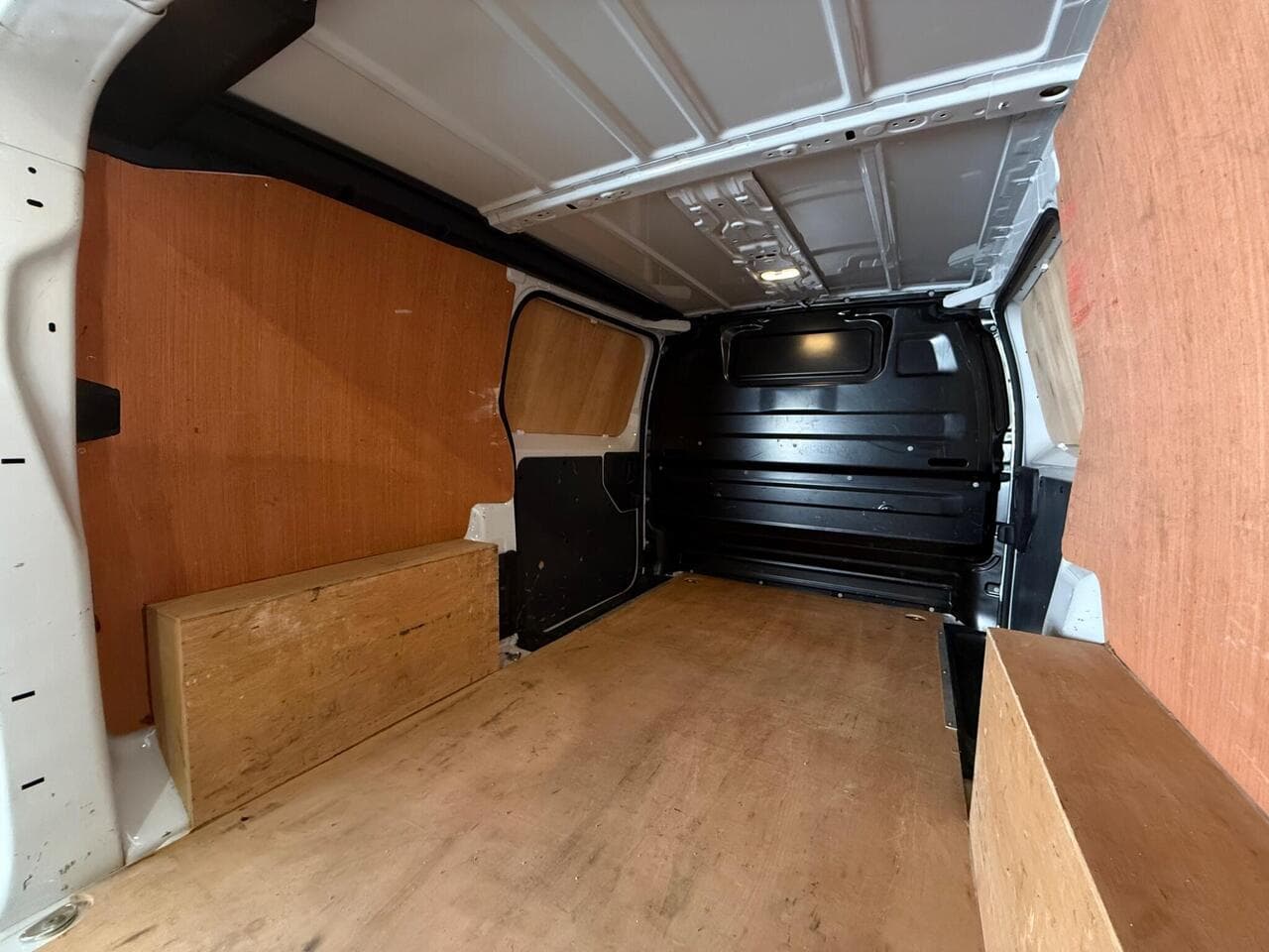 Vauxhall Vivaro thumbnail Cargo Space