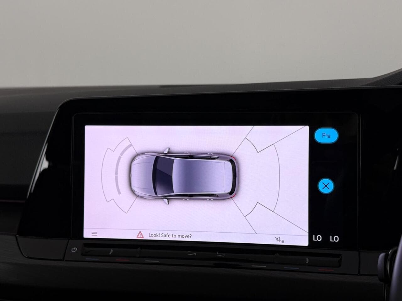 Volkswagen Golf thumbnail Infotainment System