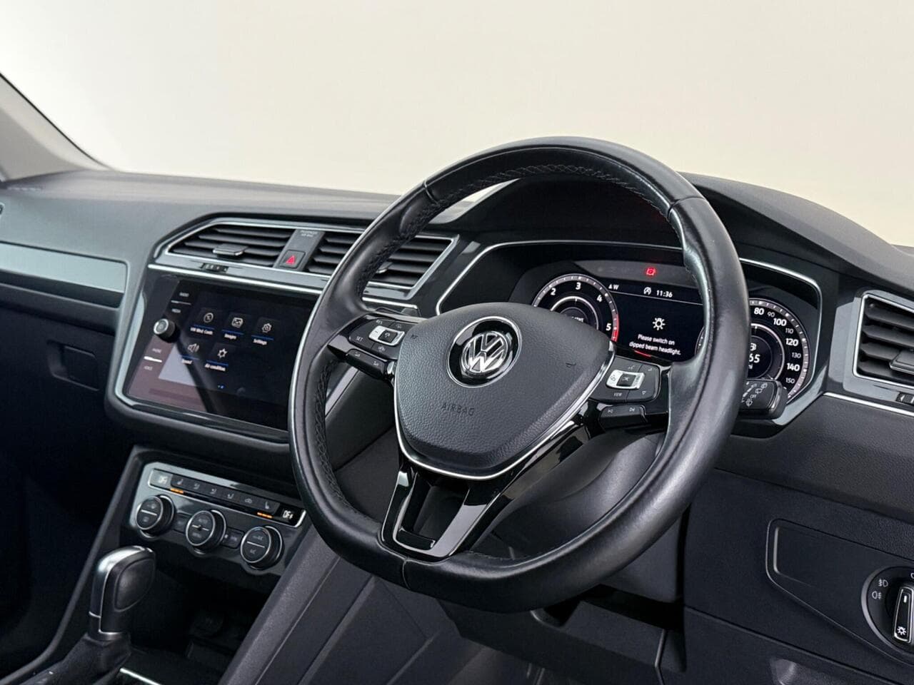 Volkswagen Tiguan Allspace thumbnail Steering Wheel