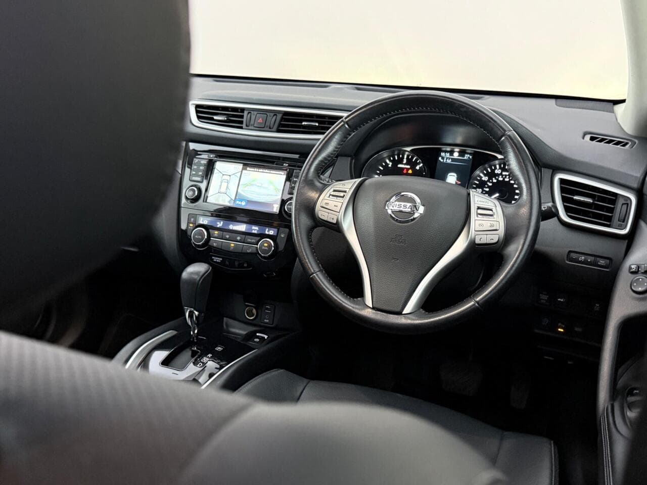 Nissan X-Trail thumbnail Steering Wheel