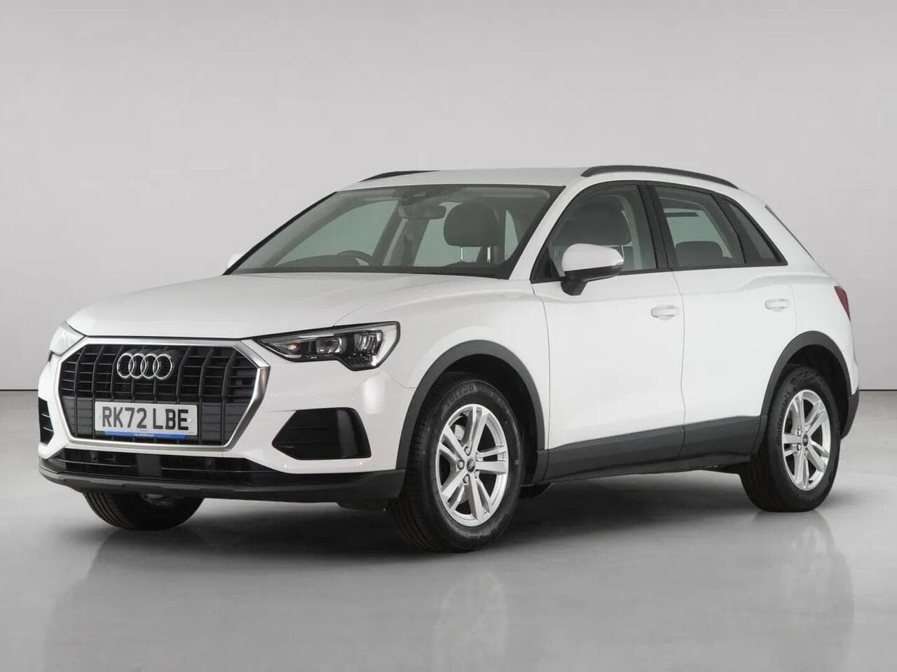 Audi Q3 thumbnail Front Left