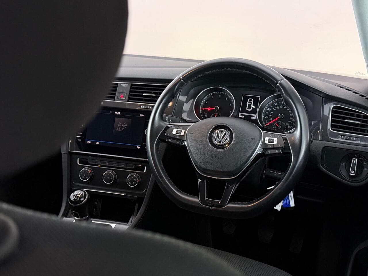 Volkswagen Golf thumbnail Interior Front