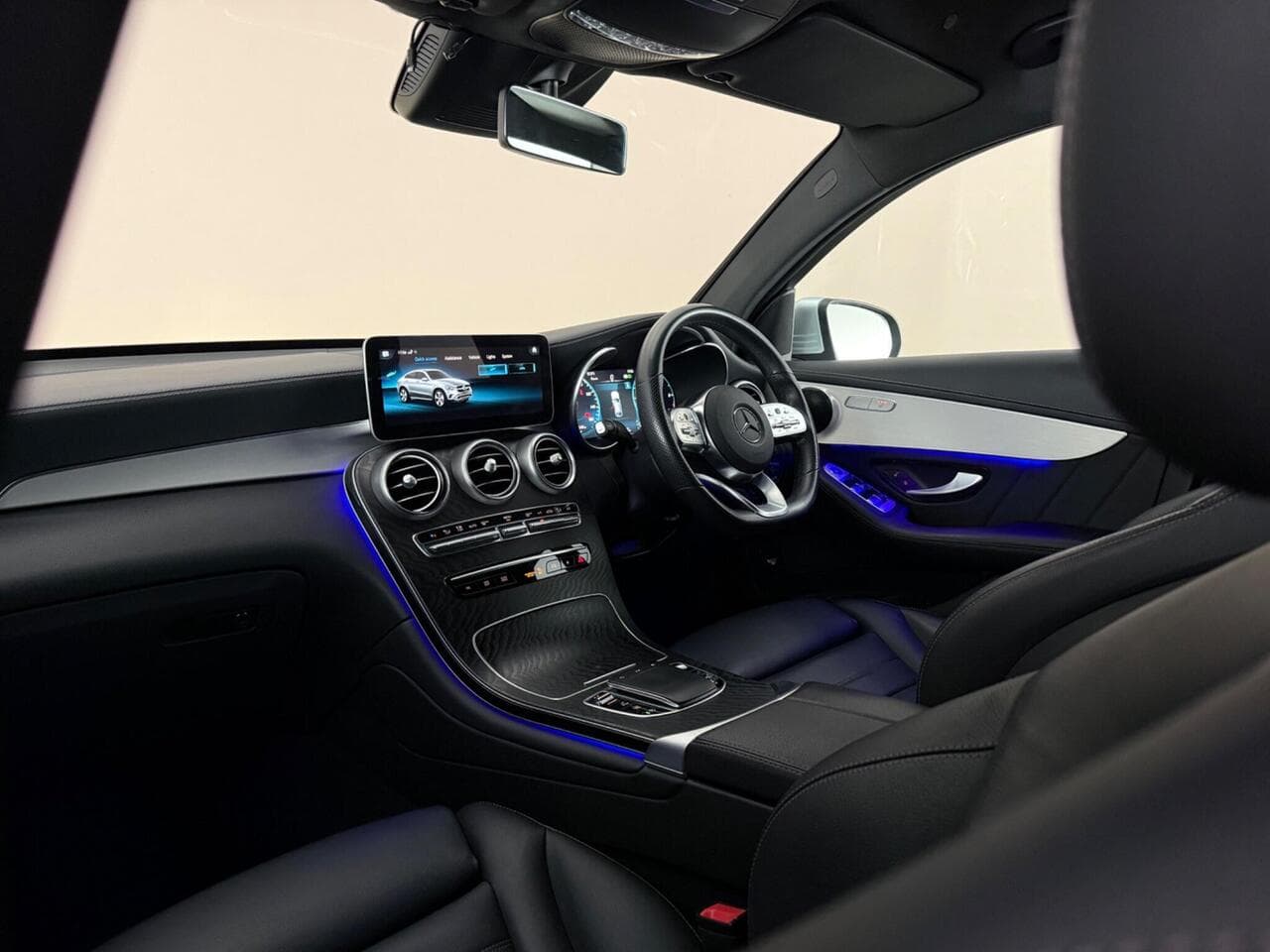 Mercedes-Benz GLC thumbnail Interior Front