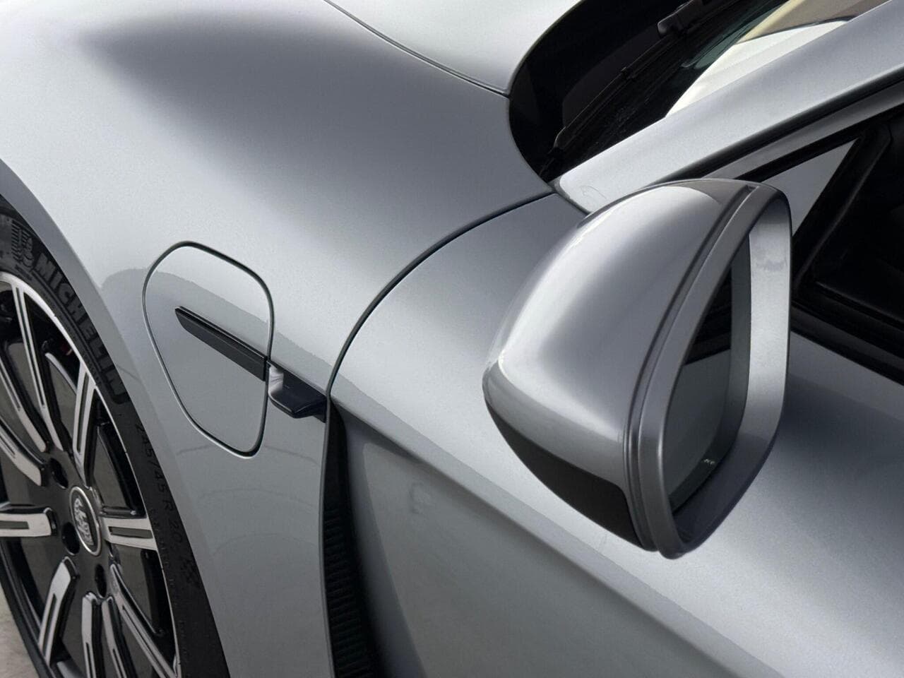 Porsche Taycan thumbnail Inconclusive