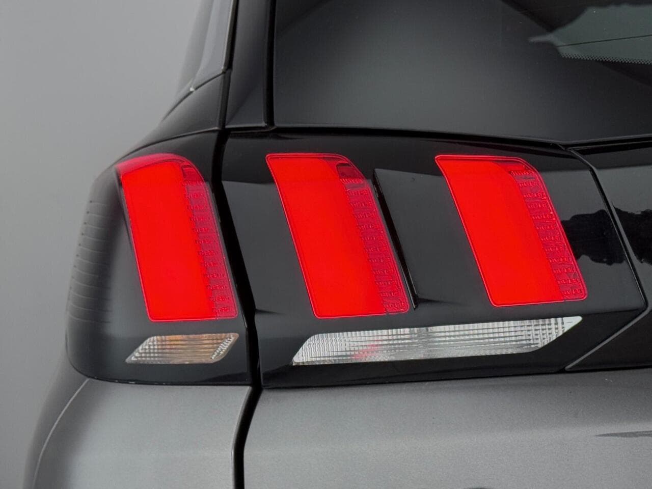 Peugeot 5008 thumbnail Lights Rear