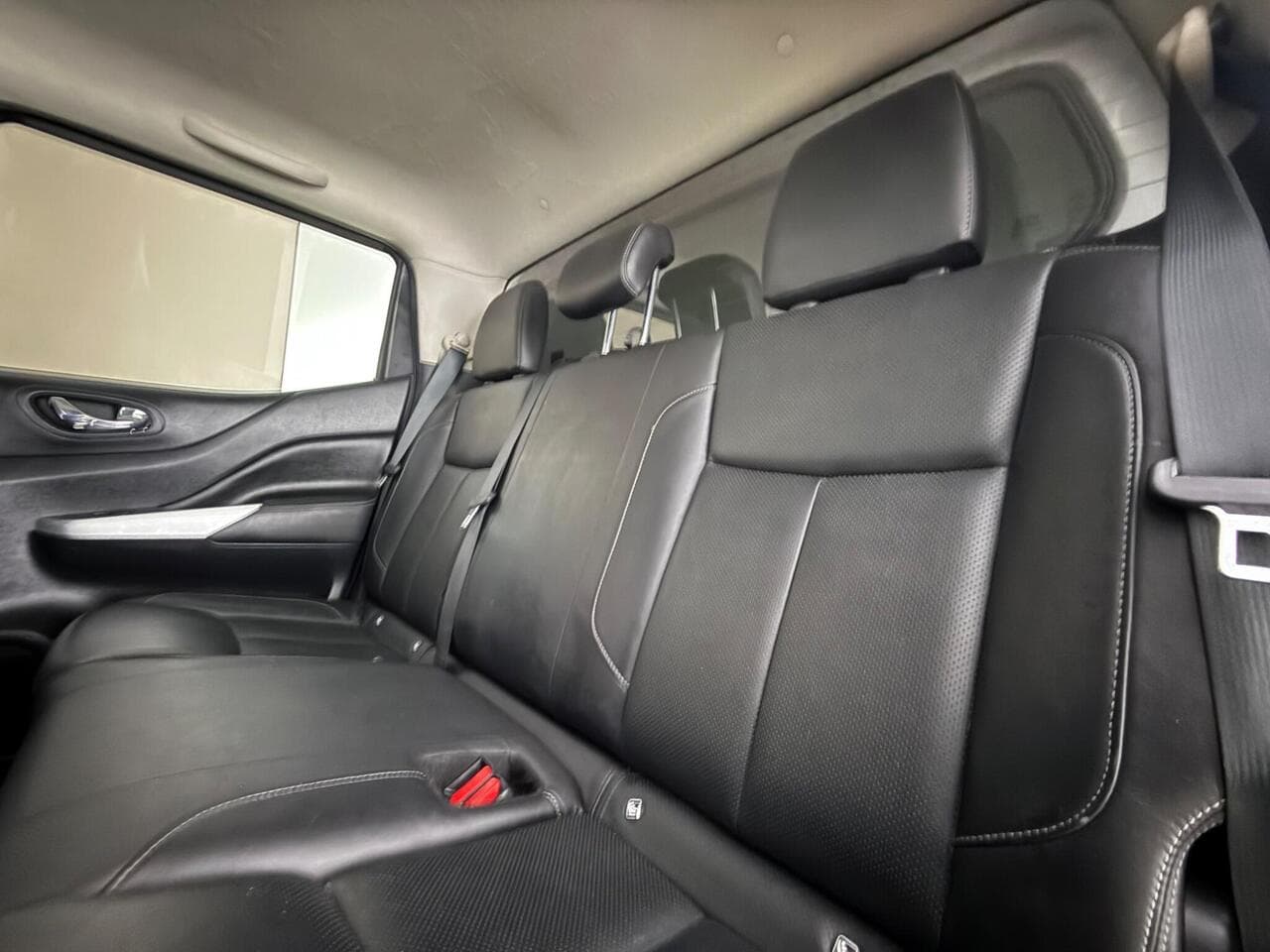 Nissan Navara thumbnail Seat Front Passenger