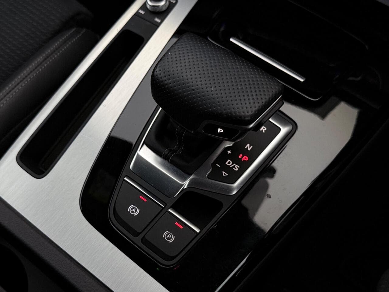 Audi Q5 thumbnail Interior Front