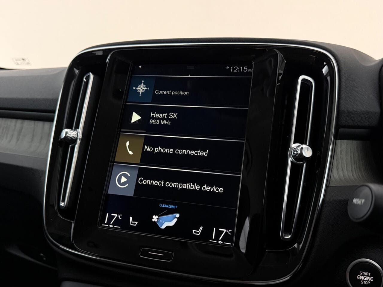 Volvo XC40 thumbnail Infotainment System