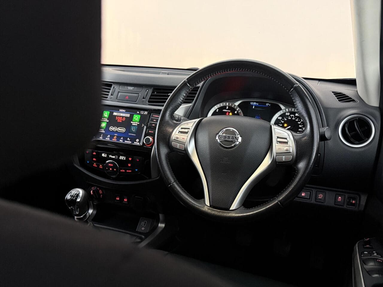 Nissan Navara thumbnail Steering Wheel