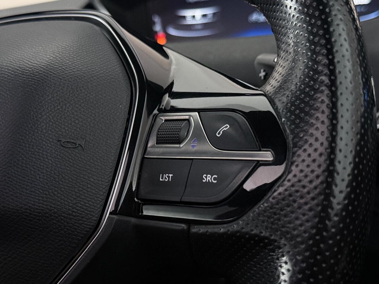 Peugeot 5008 thumbnail Misc Controls