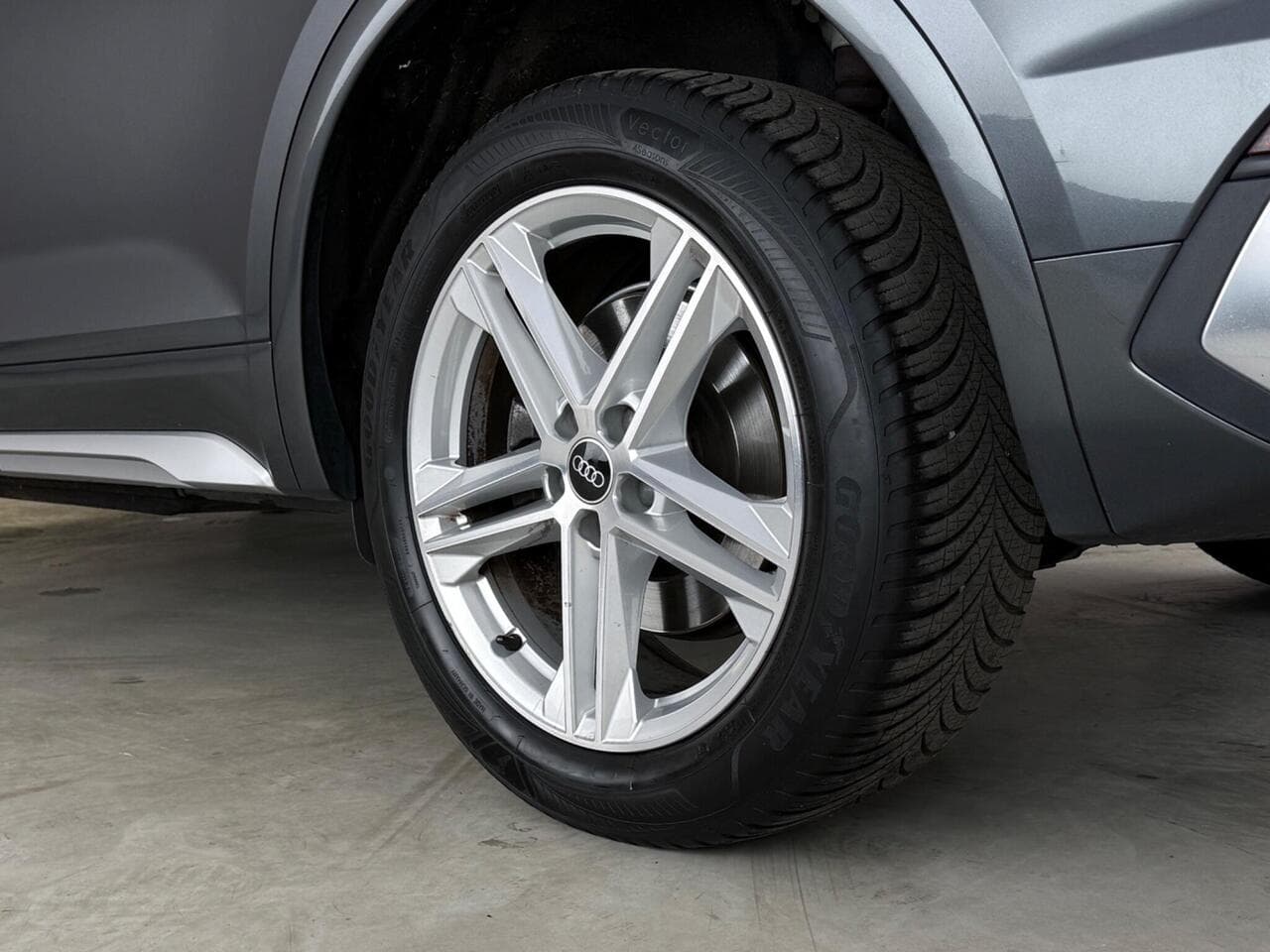 Audi Q5 thumbnail Wheel