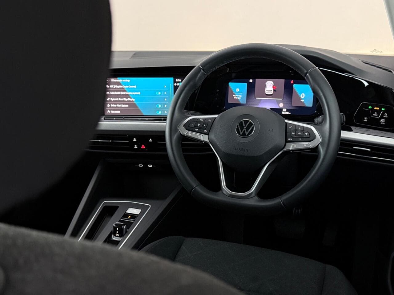 Volkswagen Golf thumbnail Steering Wheel