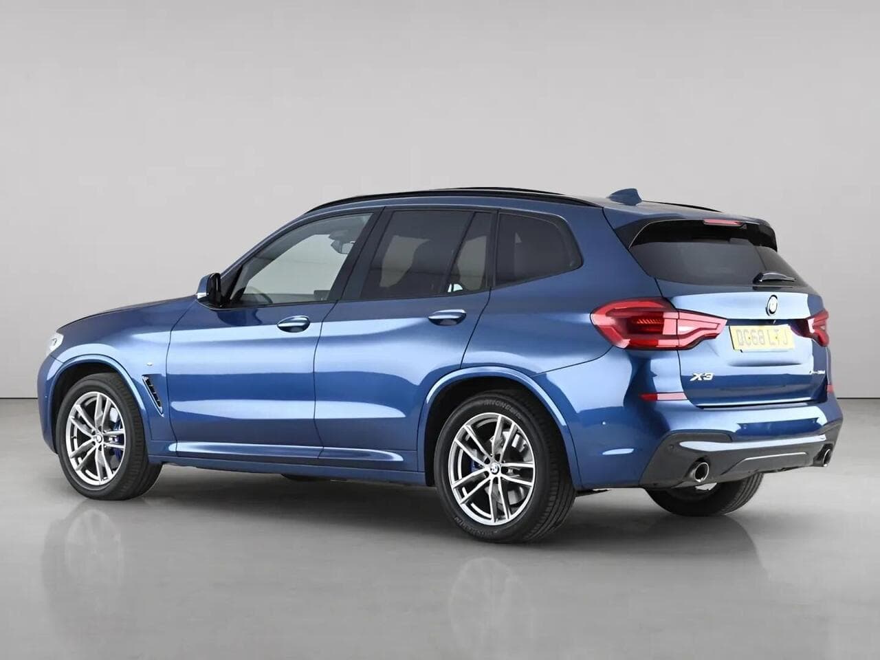 BMW X3 thumbnail Rear Left