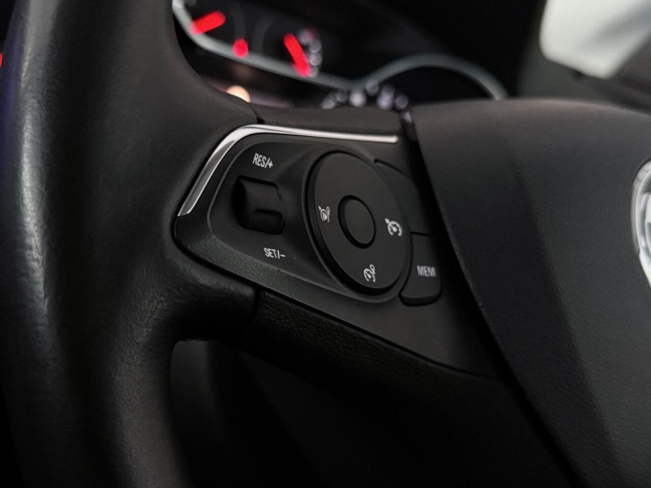Vauxhall Grandland X thumbnail Misc Controls