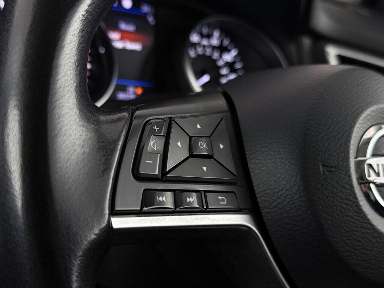 Nissan Qashqai thumbnail Misc Controls