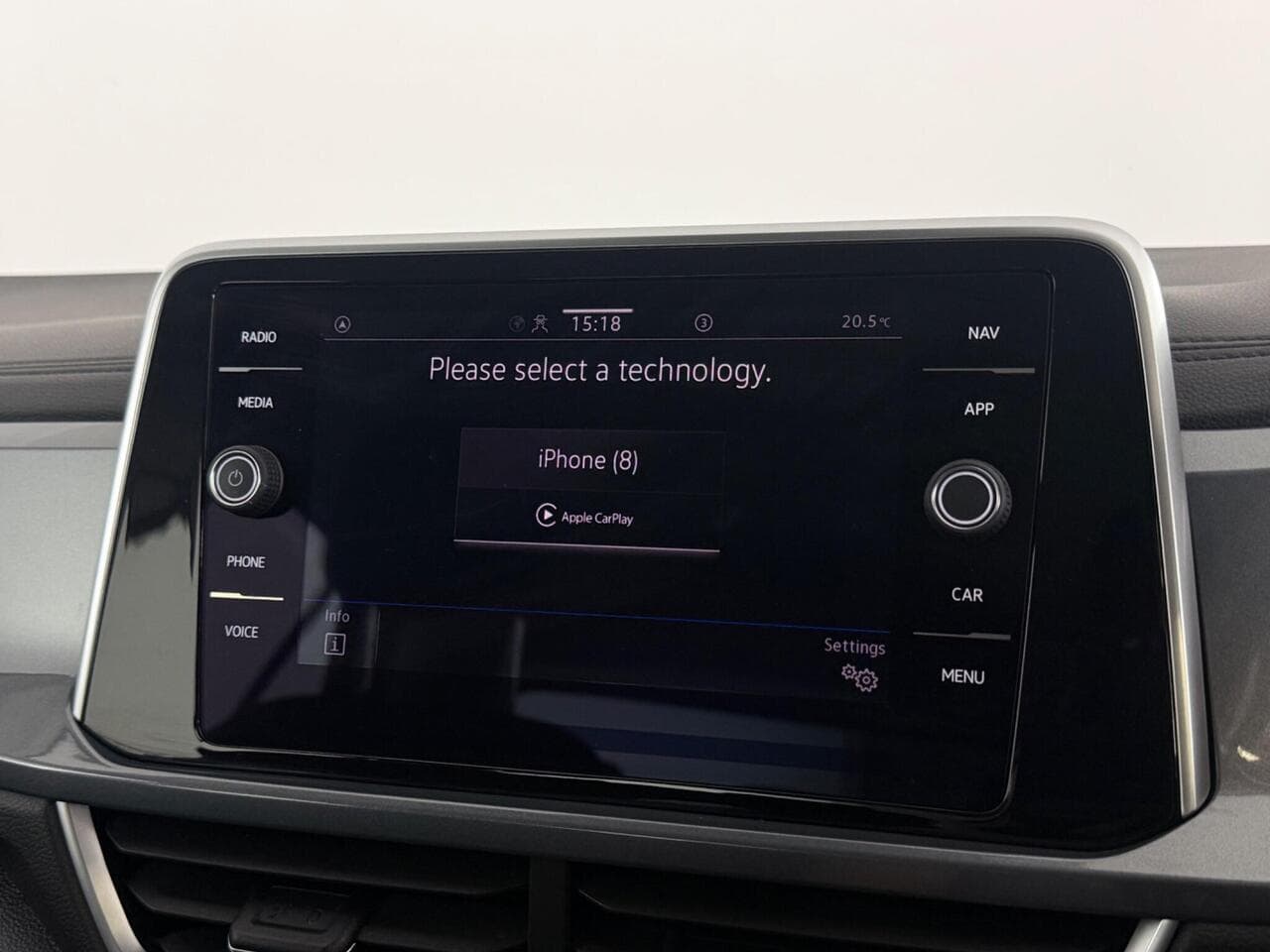 Volkswagen T-Roc thumbnail Infotainment System