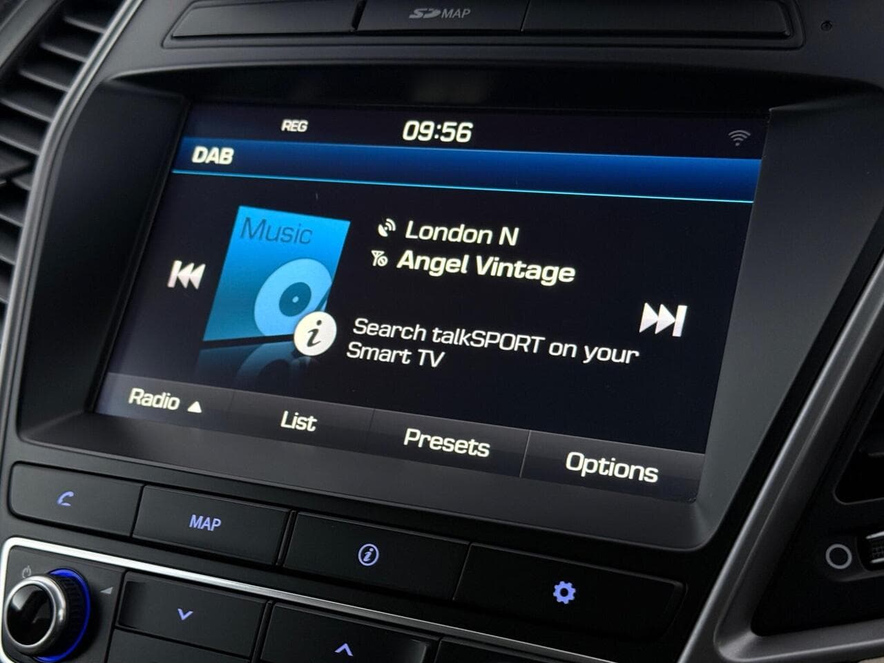 Hyundai Santa Fe thumbnail Infotainment System
