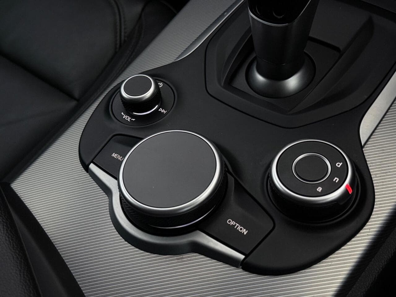 Alfa Romeo Stelvio thumbnail Misc Controls