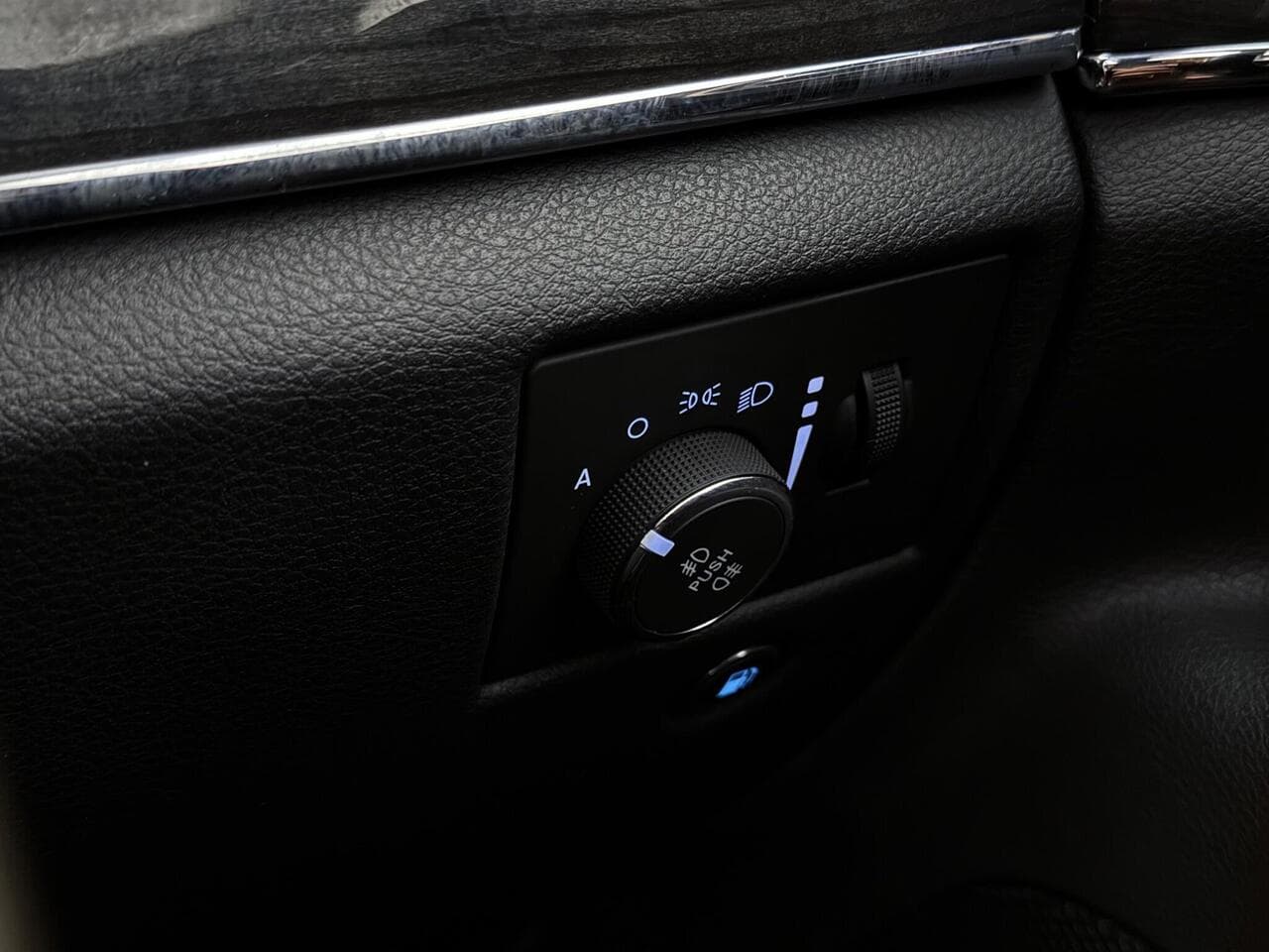 Jeep Grand Cherokee thumbnail Misc Controls